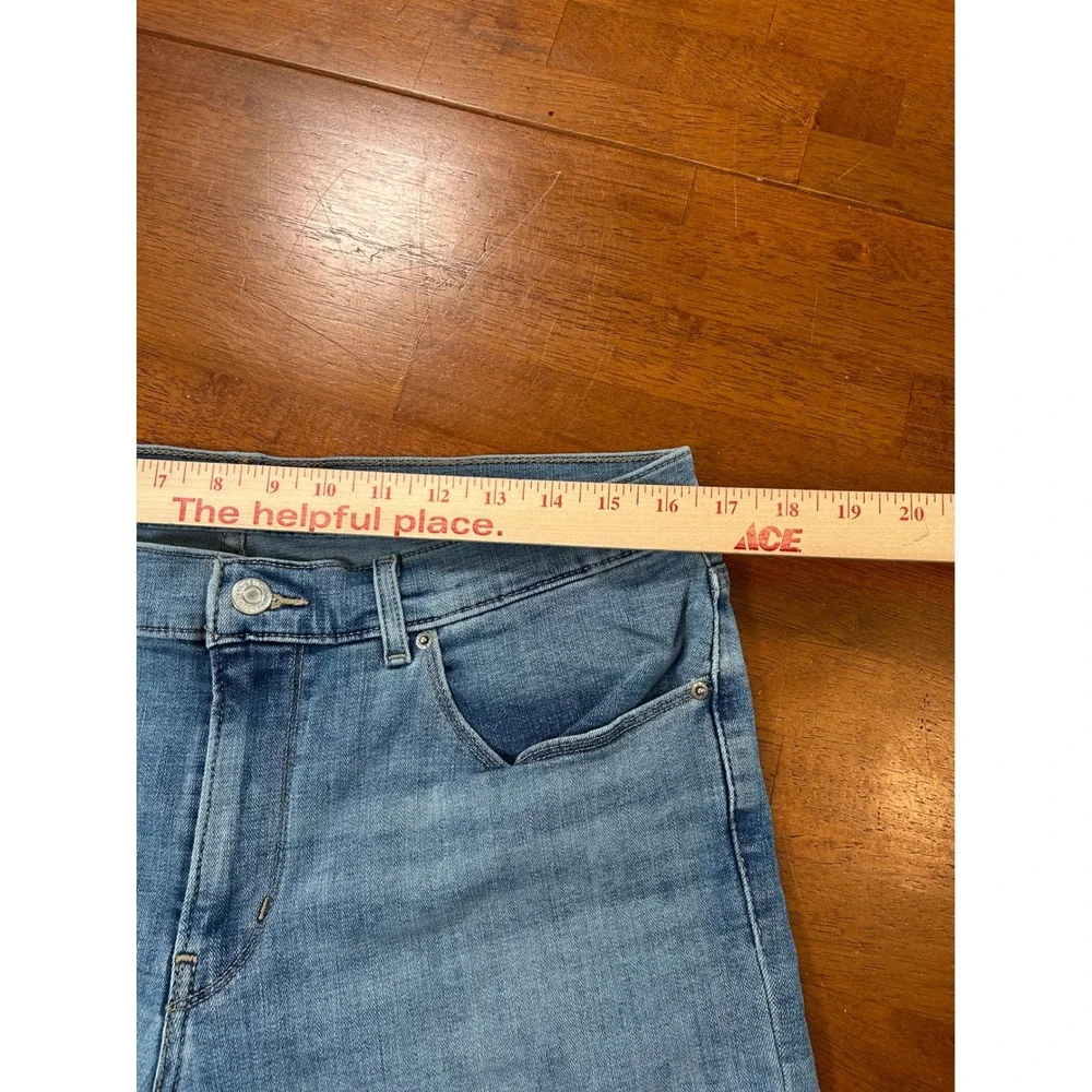 Levi Strauss Bermuda Short Womens Size 31 Blue Denim Stretch Mid Rise Shorts